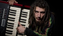 SuperStár reggae rebel Michal ŠEPS přichází s novým singlem Kréta.