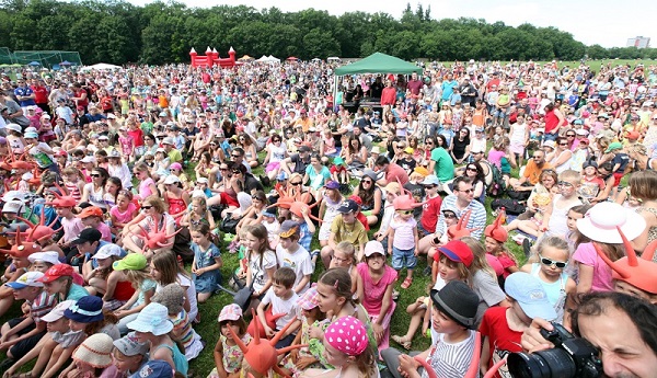 Největší „dětský mejdan“ festival Kašpárkohraní letos na Letné!