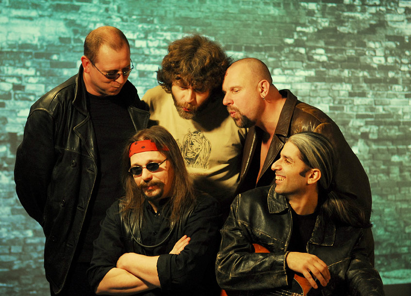 Mrakoplaš vydává k dvacátému výročí kapely album Hlídač