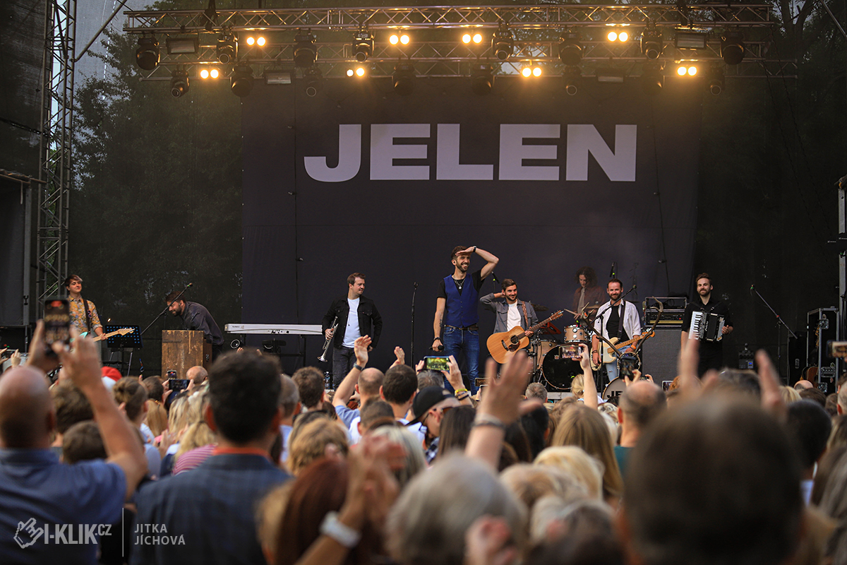 FOTO: Ve čtvrtek patřil Prague Open Air kapele Jelen