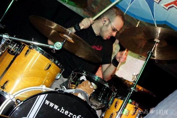 Bubeník Jan Frohlich představil další „drum“ video!