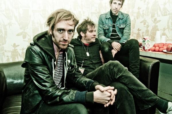 Hlukoví mistři kytar A place To Bury Strangers vystoupí v pražském MeetFactory!