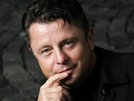 Zemřel český zpěvák Petr Muk (4.2.1965 – 24.5.2010)