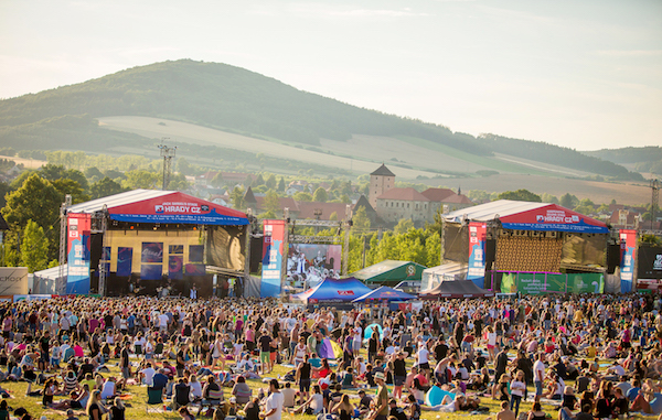 Hudební festival Hrady CZ se tento pátek a sobotu přesouvá na Švihov